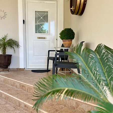Lia'S Luxury Apartment - Near Airport コロピオン エクステリア 写真