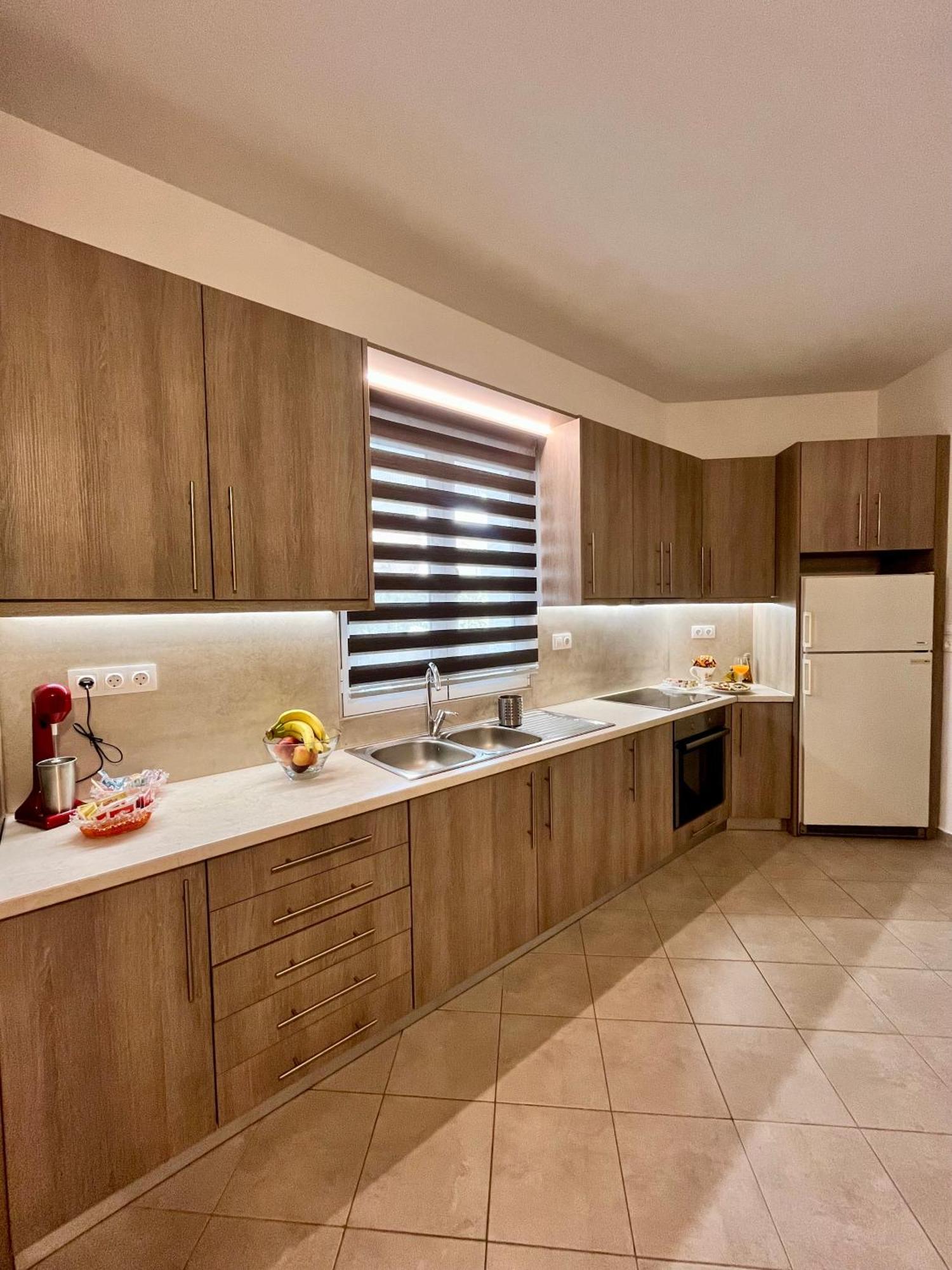 Lia'S Luxury Apartment - Near Airport コロピオン エクステリア 写真