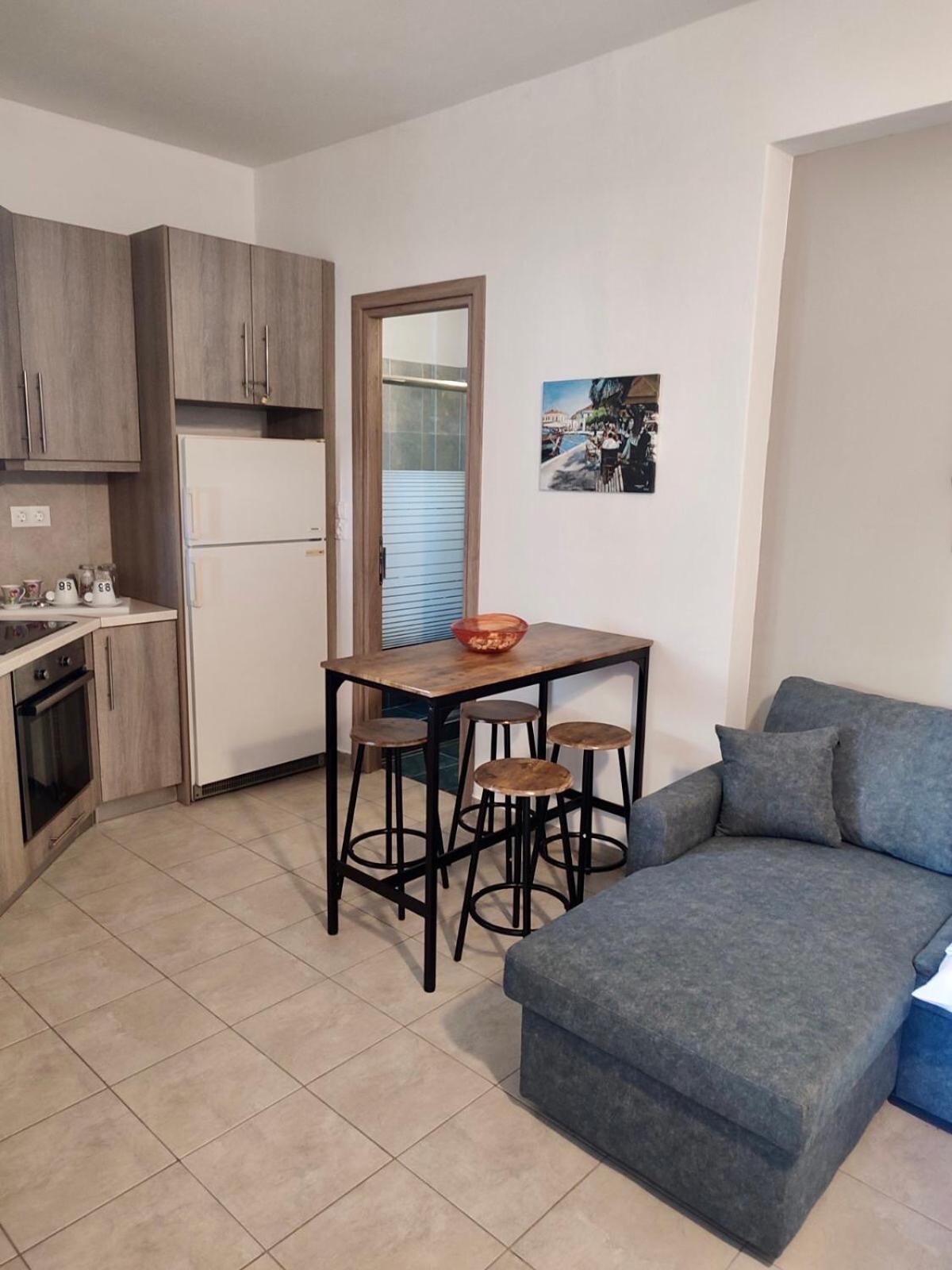 Lia'S Luxury Apartment - Near Airport コロピオン エクステリア 写真